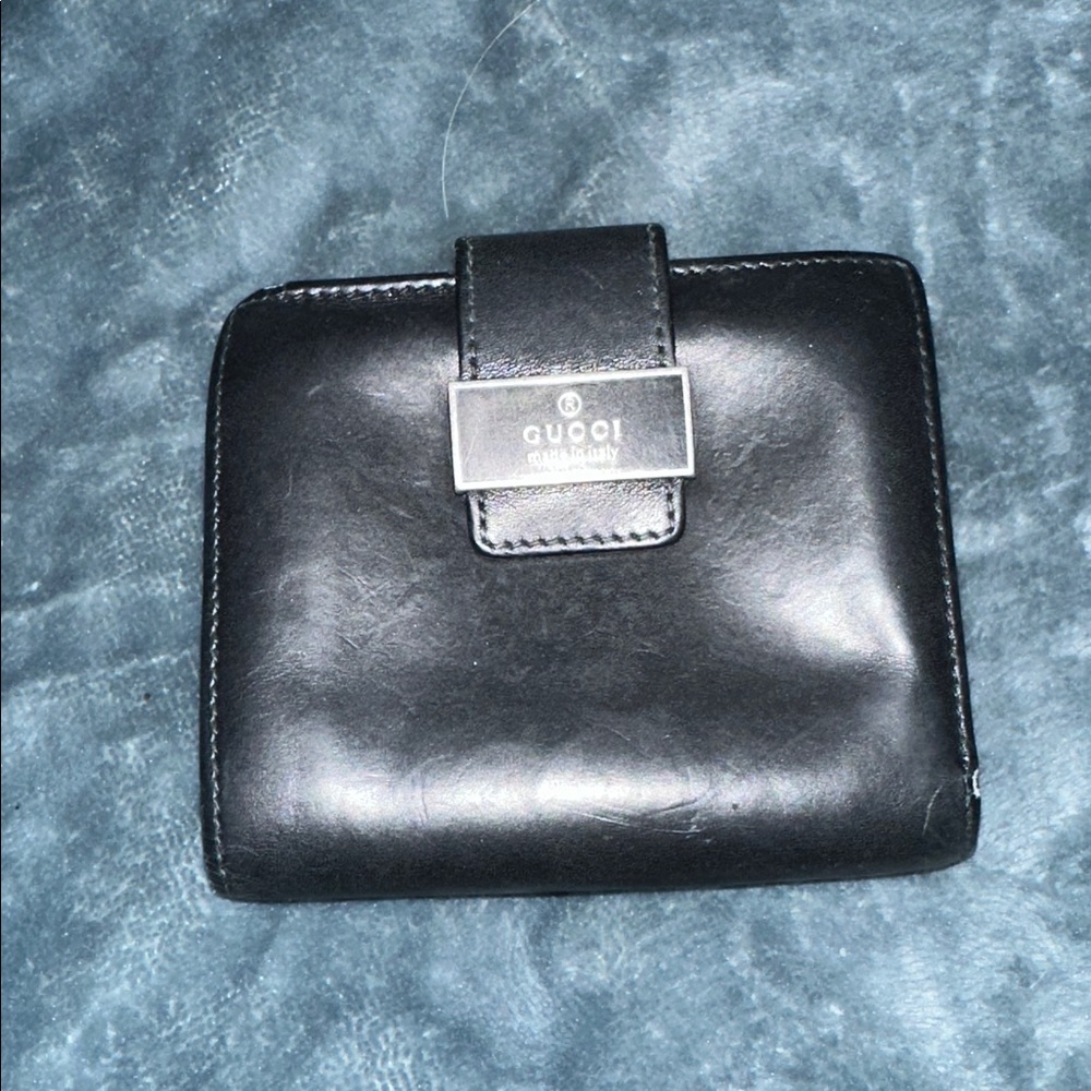 Gucci Black Leather dial snap compact Wallet
